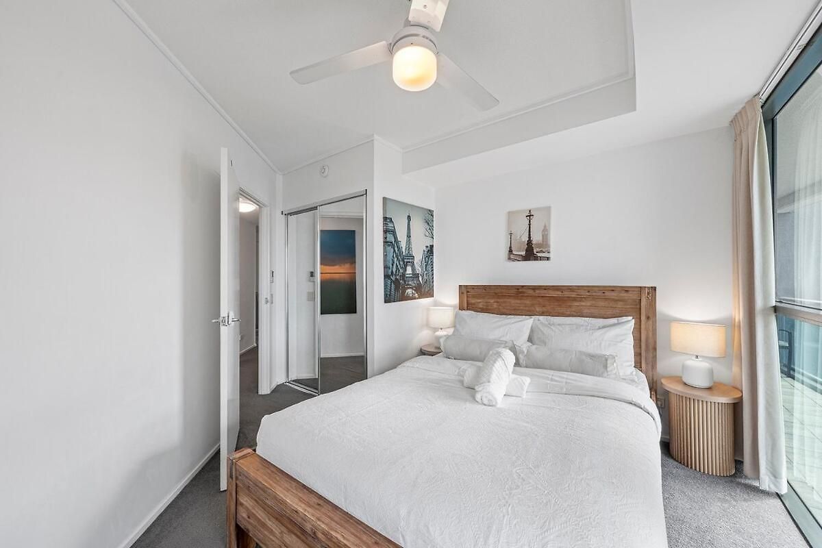 With Stunning River Views Up To 6 Guests And 2 Parking Apartment