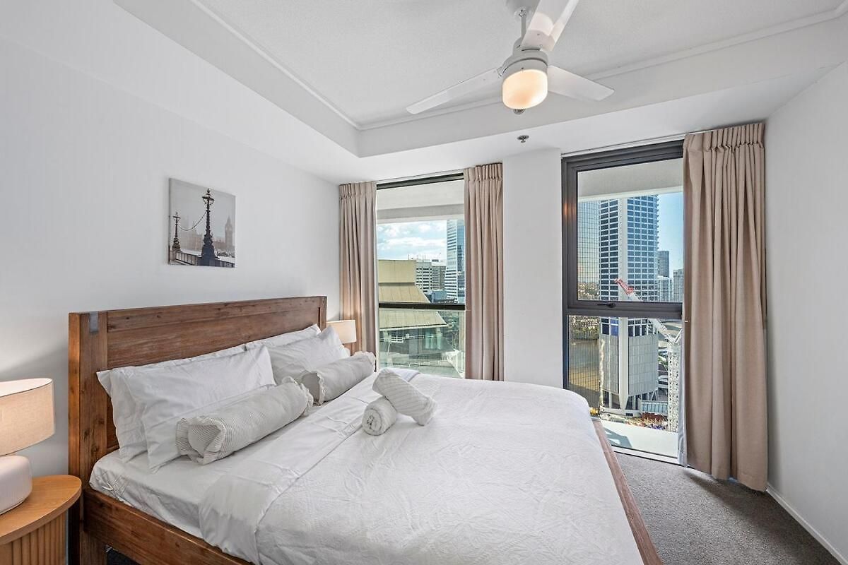 With Stunning River Views Up To 6 Guests And 2 Parking Apartment *