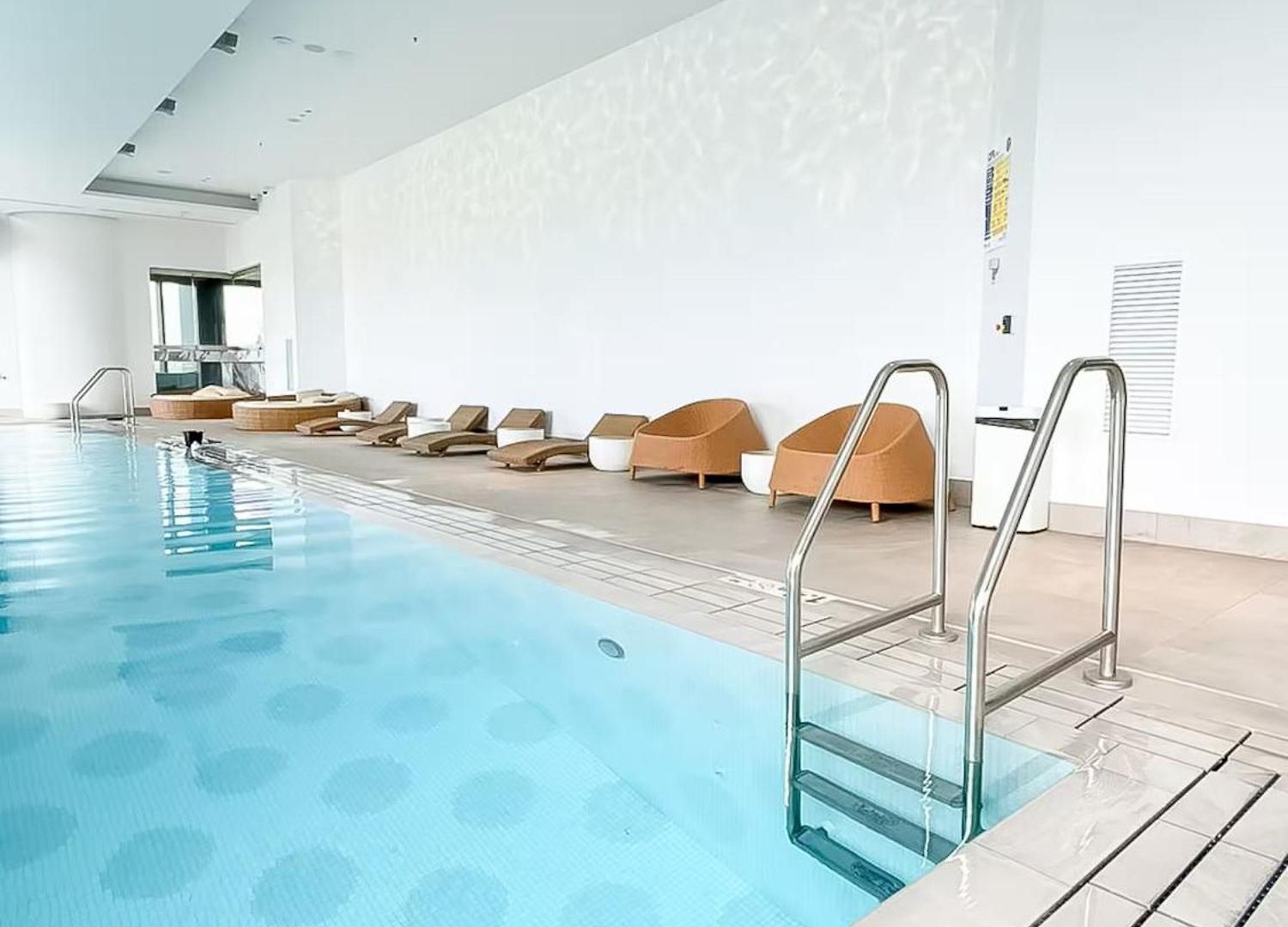 One Sky - Sleep 6 - Pools Cinema Sauna Gym Free Parking Apartment *