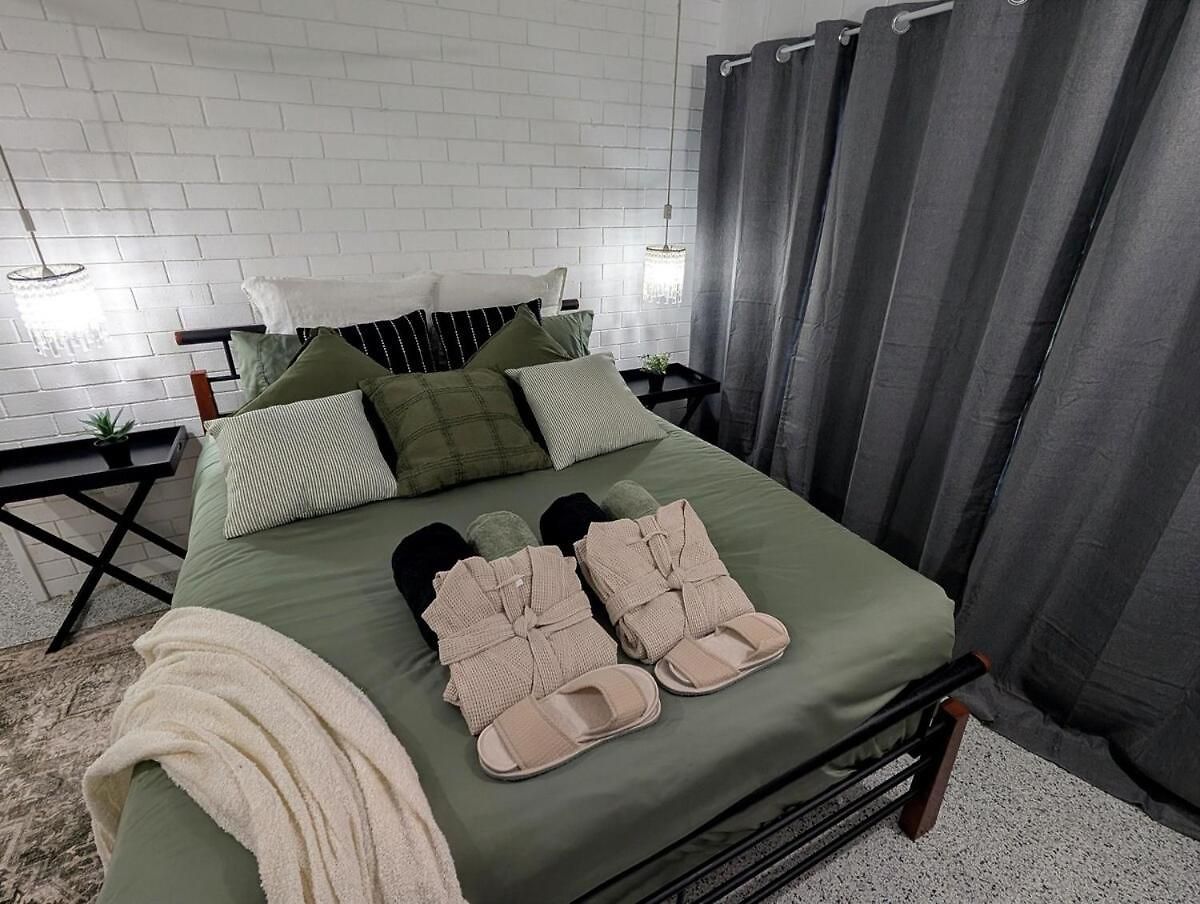 Peaceful, Pool, Lowtox, B'fast Included, Yoga Yard * Brisbane