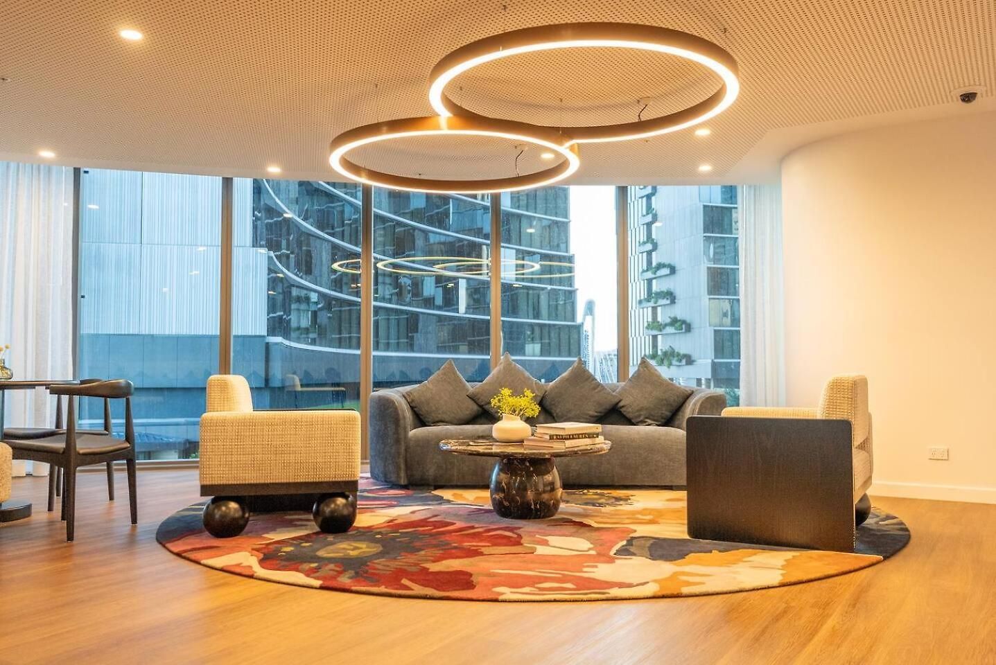 Bright & Calm Haven Lv 17 - W/ Sky & Balcony Views - Apartment