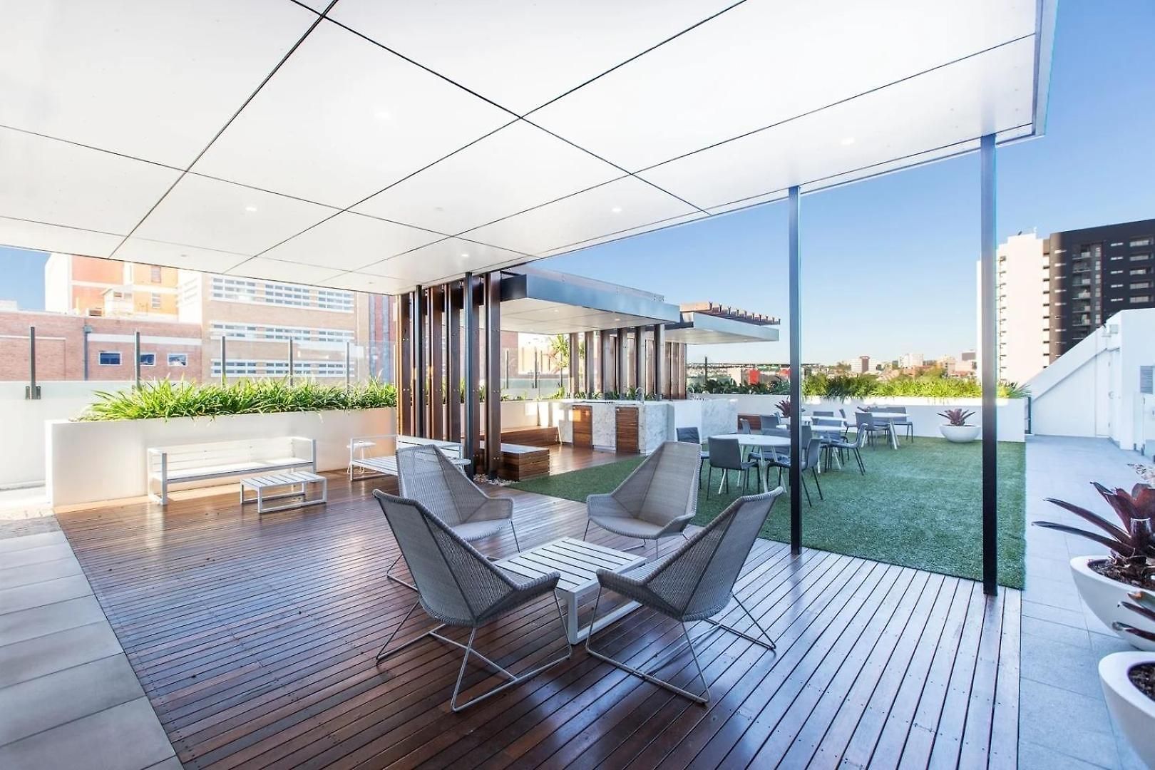 Apartment Spacious 3br Near Stadium W Views, Pool And Car Park