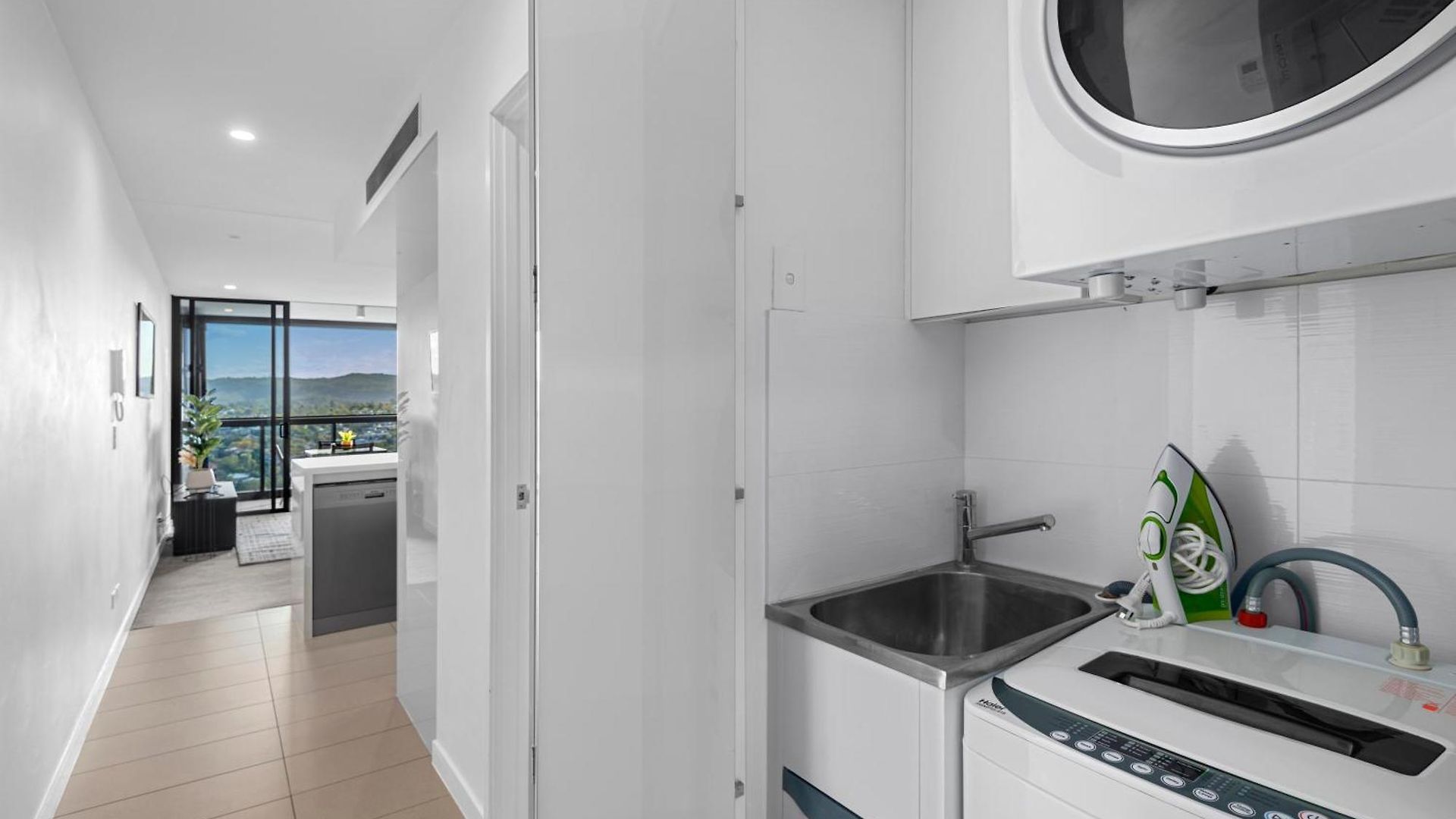 Spacious 3br Near Stadium W Views, Pool And Car Park Apartment