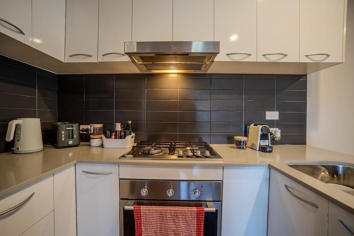 Sleeps 8 Near Uq 10 Mins Cbd Dual Living Apartment