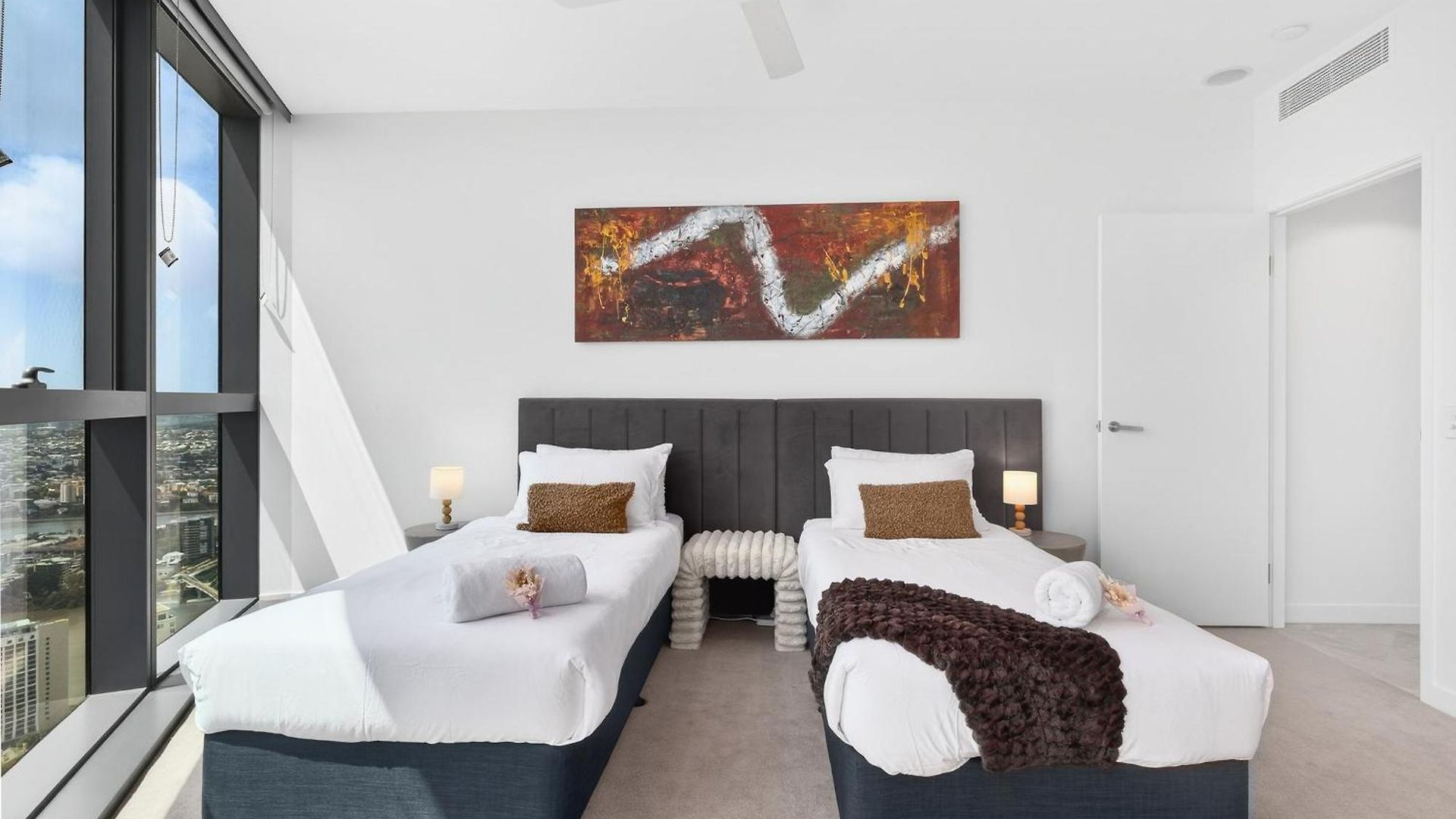 3 Bedroom Luxury In The Sky Apartment Brisbane