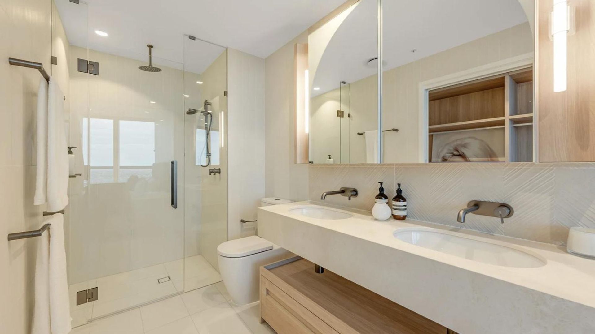 Cloud Nine | Designer Views On Level 61 Apartment Brisbane