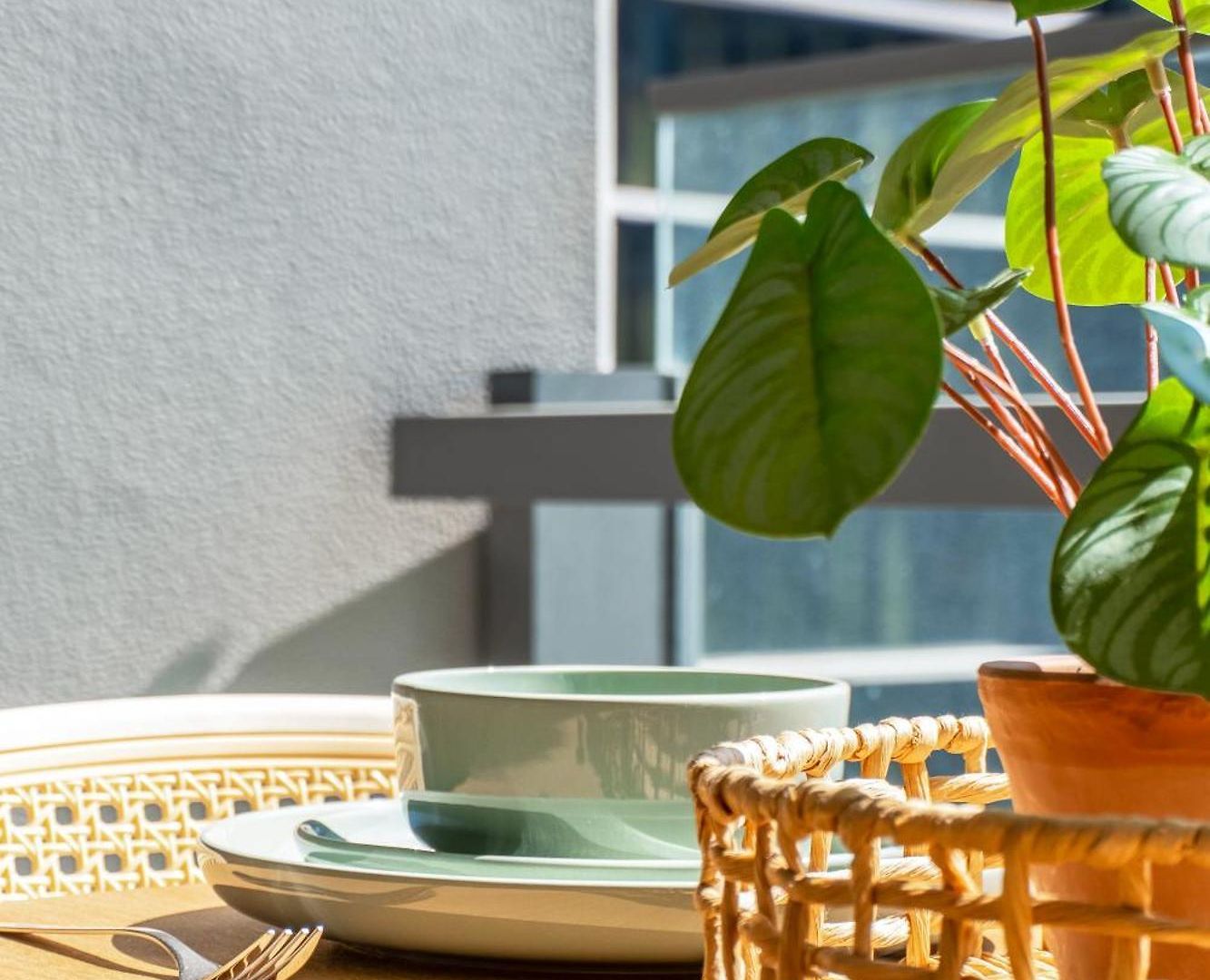 Queens Wharf Charm W/ Balcony Views - Lv 15 -