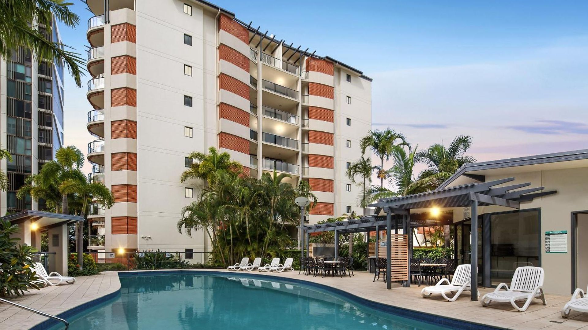 Resort-style 3br River And Hosp Parking And Pool