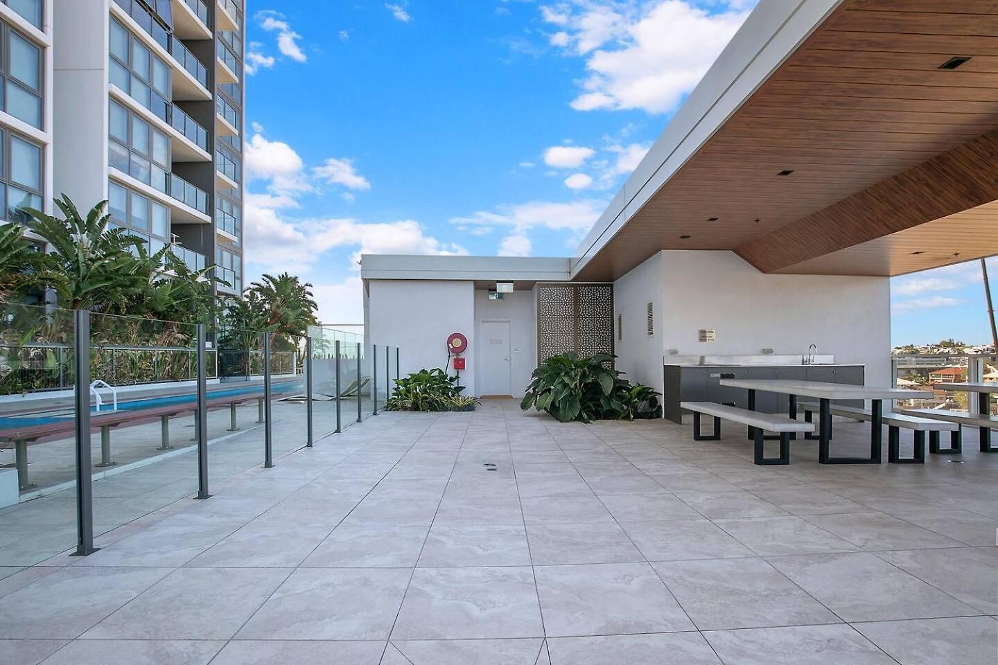 Apartment Windward - Inner-city Skyline With Pool Access