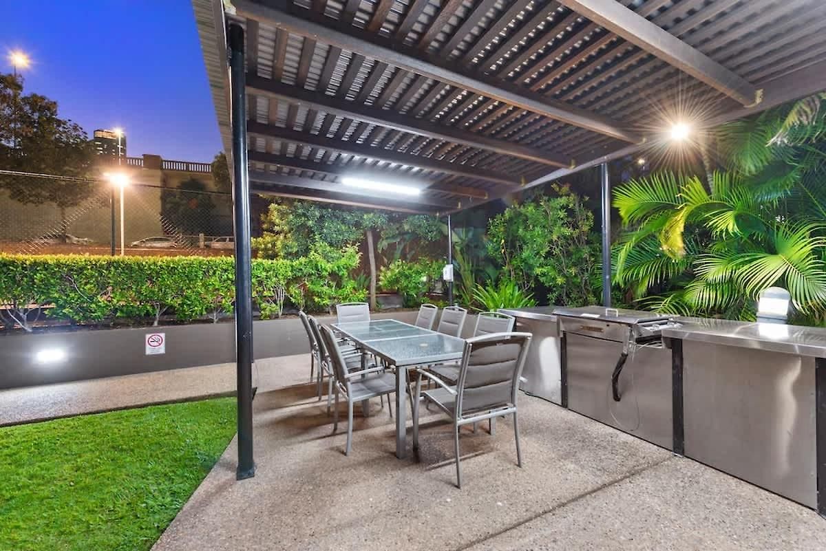 Hideaway - Pool Gym Bbq Tennis Court Apartment Brisbane