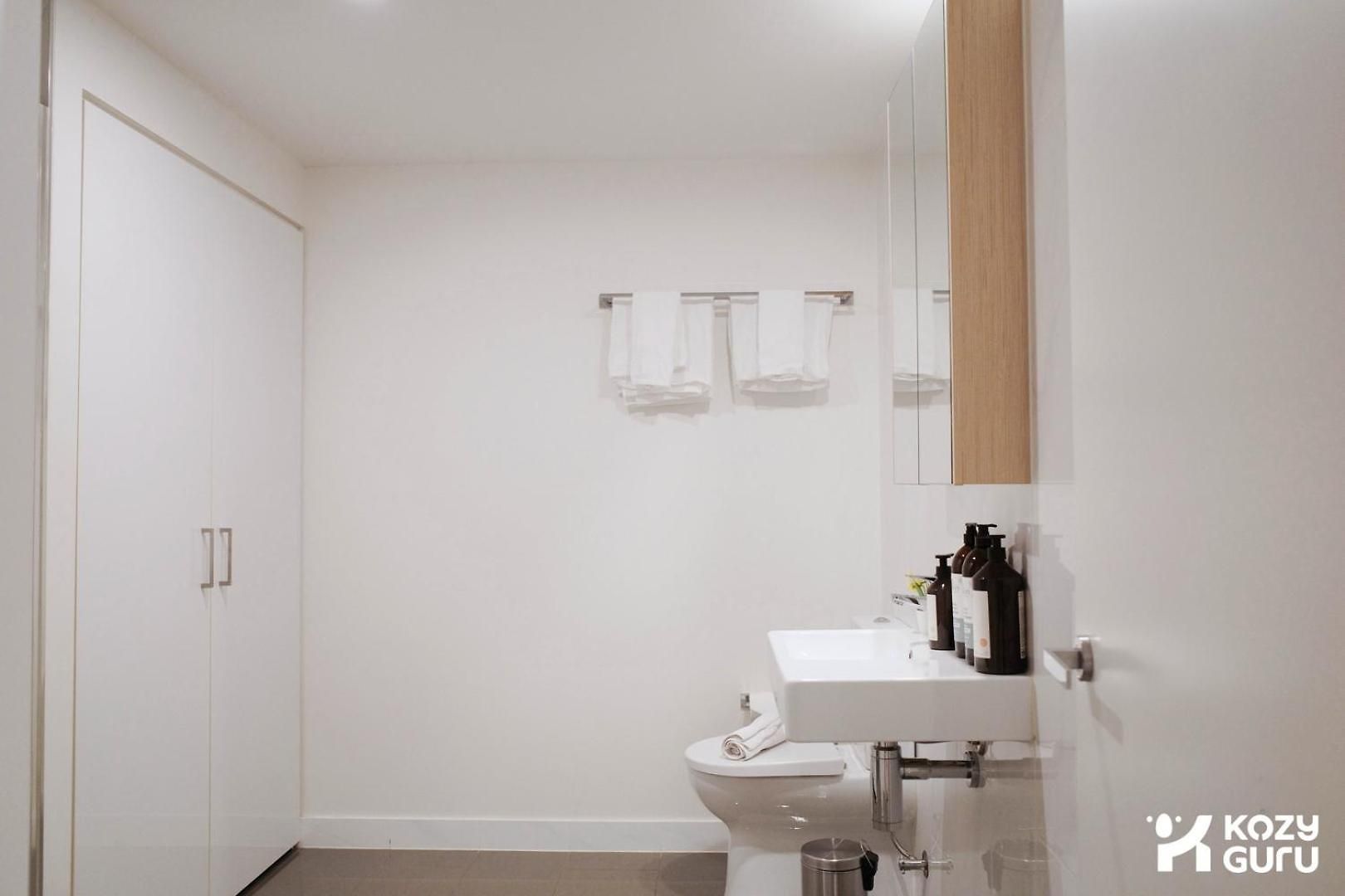 Kozyguru | South | Prime Skyline Retreat Apartment Brisbane