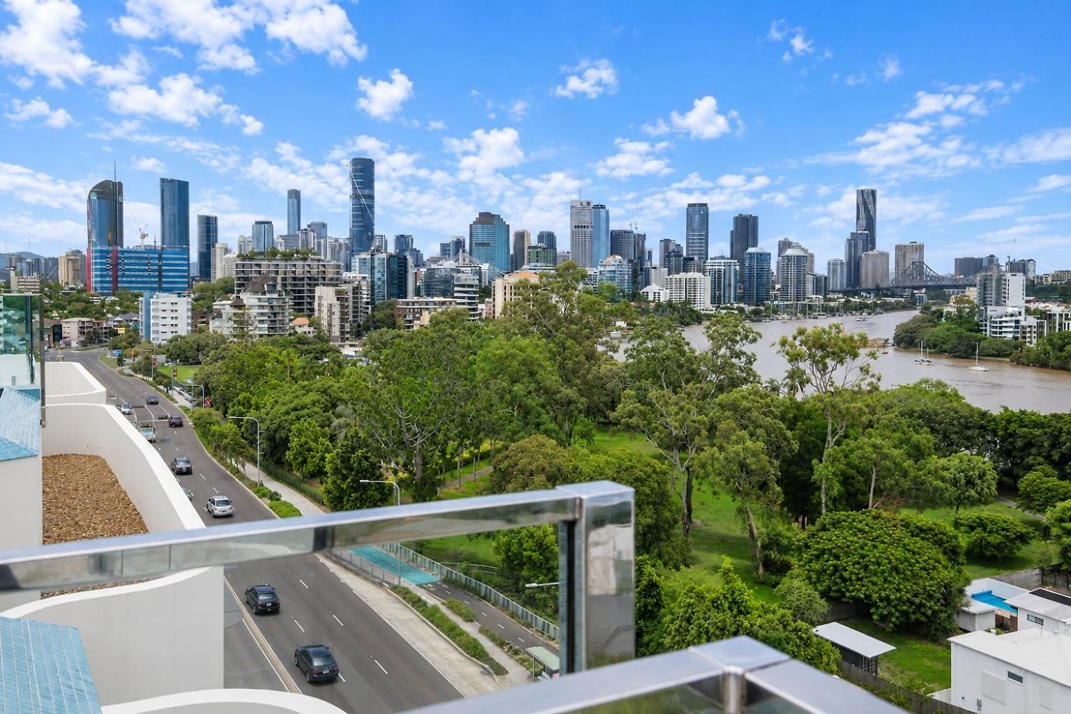 Riverside Modern 2br East With Parking Brisbane