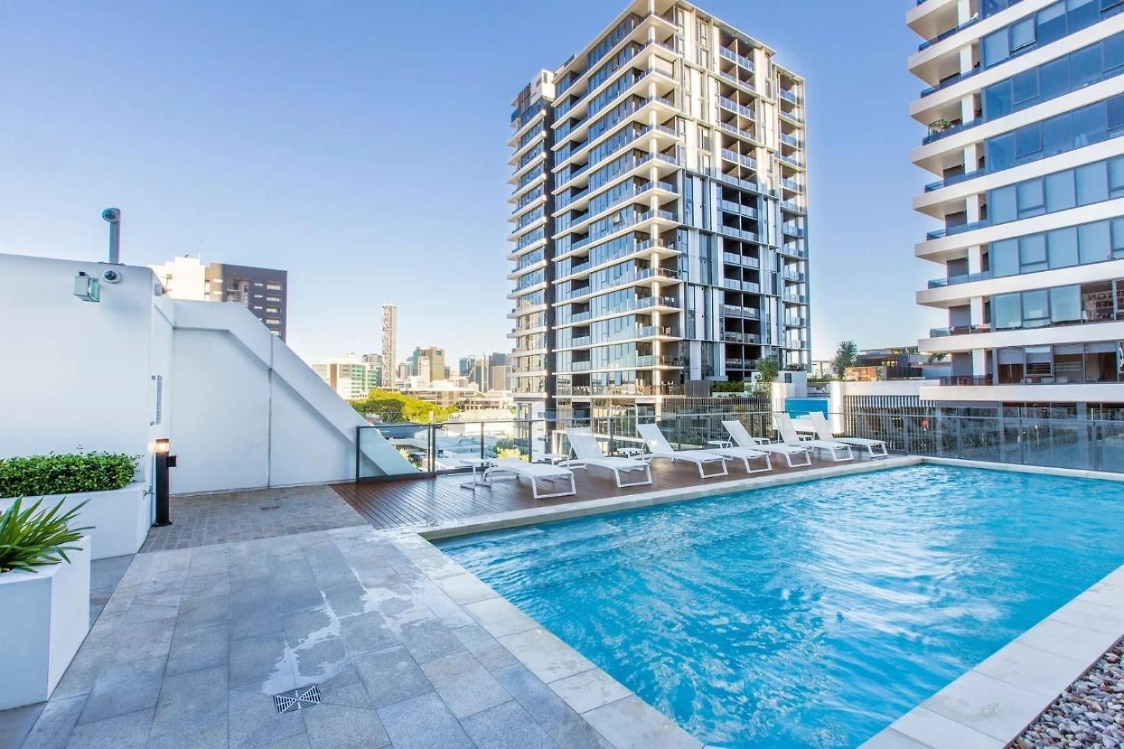 Apartment Spacious 3br Near Stadium W Views, Pool And Car Park