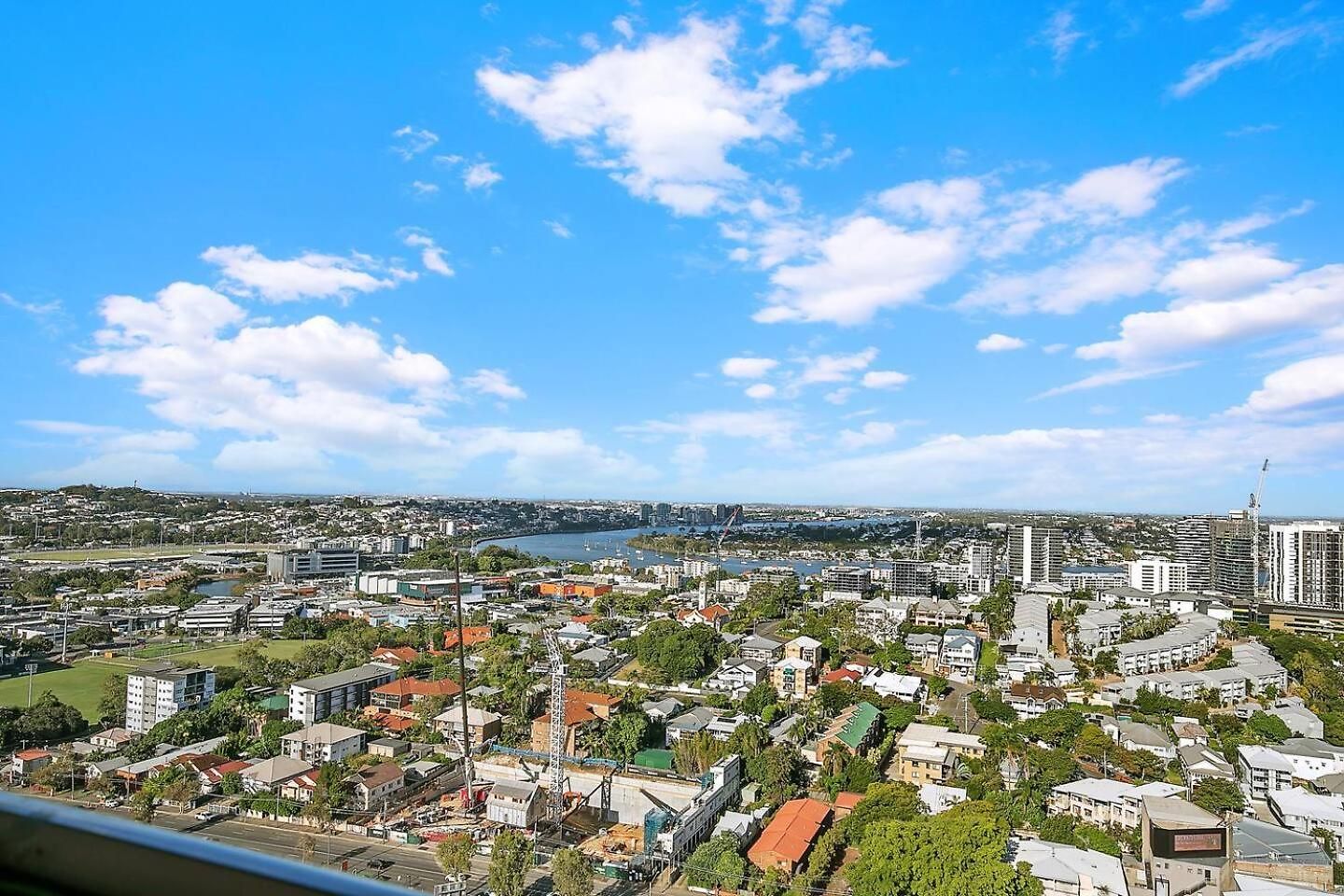 Windward - Inner-city Skyline With Pool Access Brisbane