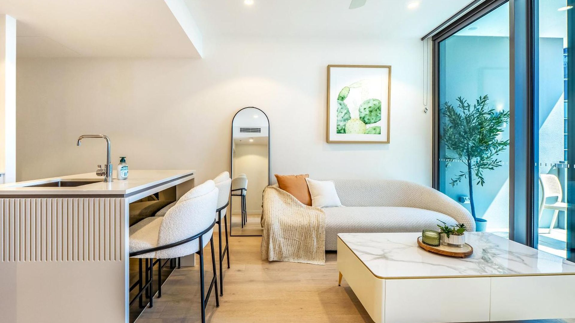Apartment Queens Wharf Charm W/ Balcony Views - Lv 15 -