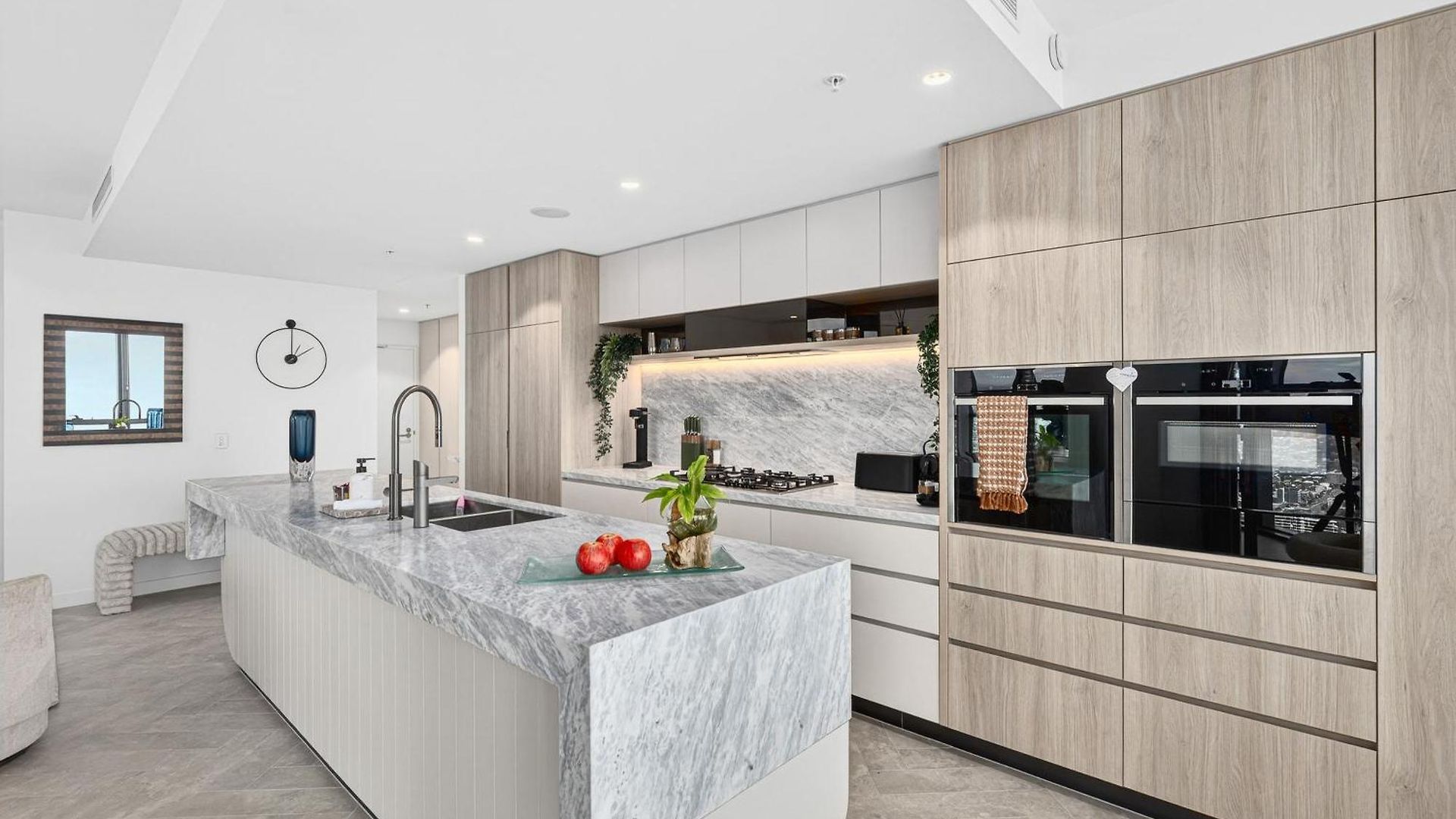 3 Bedroom Luxury In The Sky Apartment Brisbane