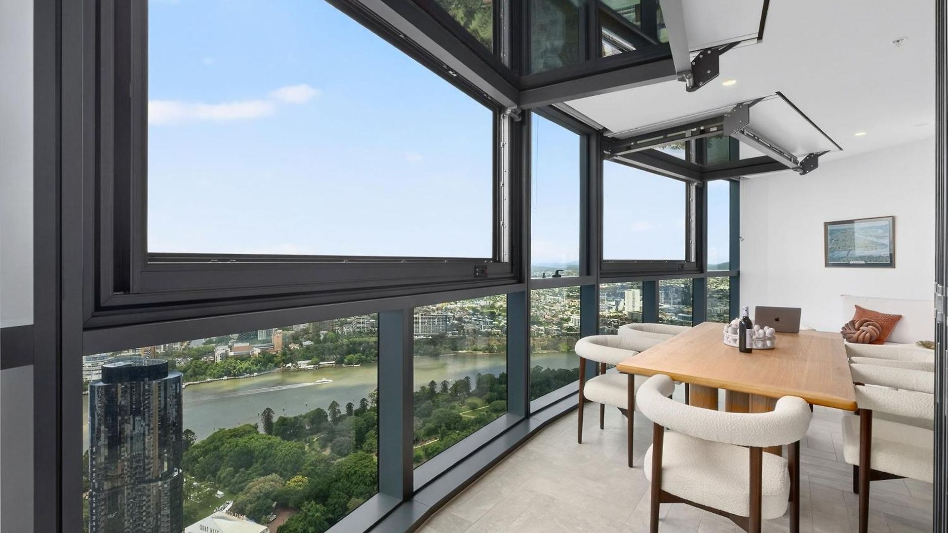 Apartment 3 Bedroom Luxury In The Sky