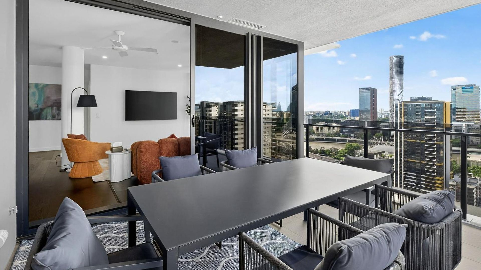 Apartment 31f Premium 3br Skyline River Views One *