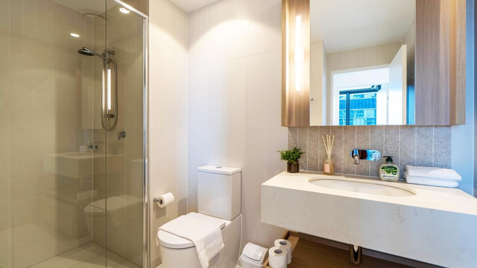 Queens Wharf Charm W/ Balcony Views - Lv 15 - Brisbane