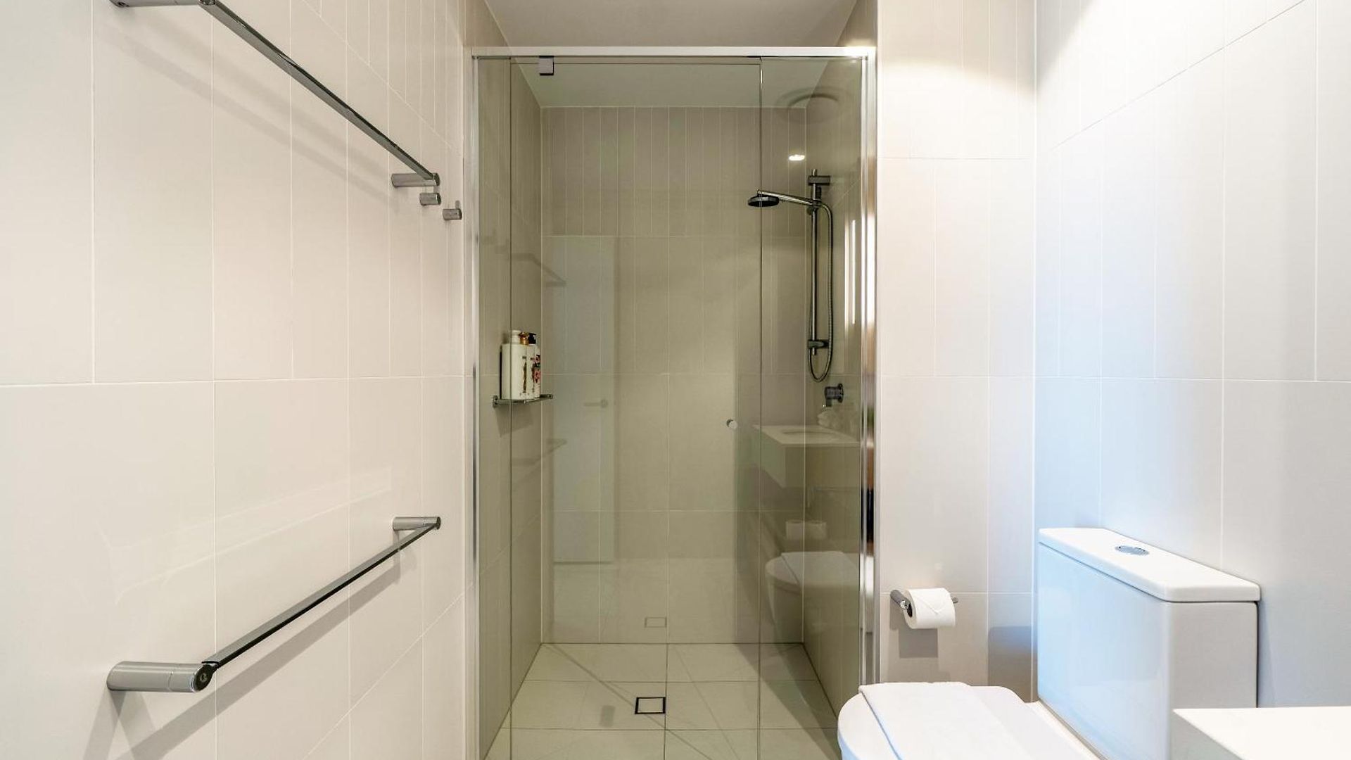 Queens Wharf Charm W/ Balcony Views - Lv 15 -