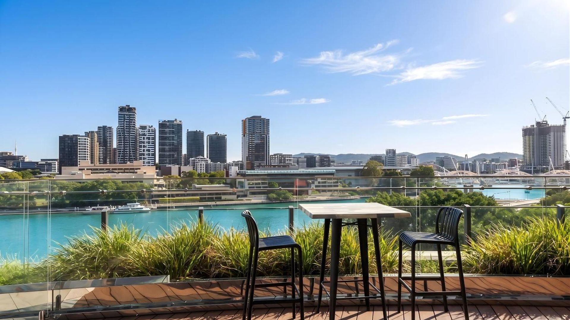 Apartment One Sky - Sleep 6 - Pools Cinema Sauna Gym Free Parking *