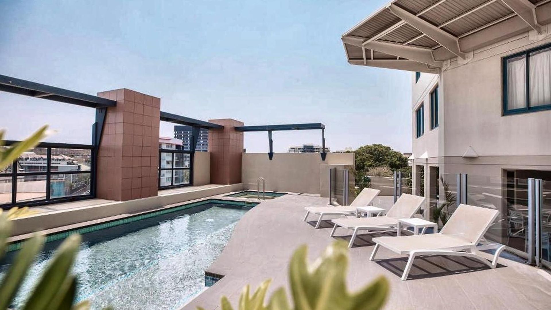 Two-bedroom Escape I Mantra On Queen Apartment Brisbane