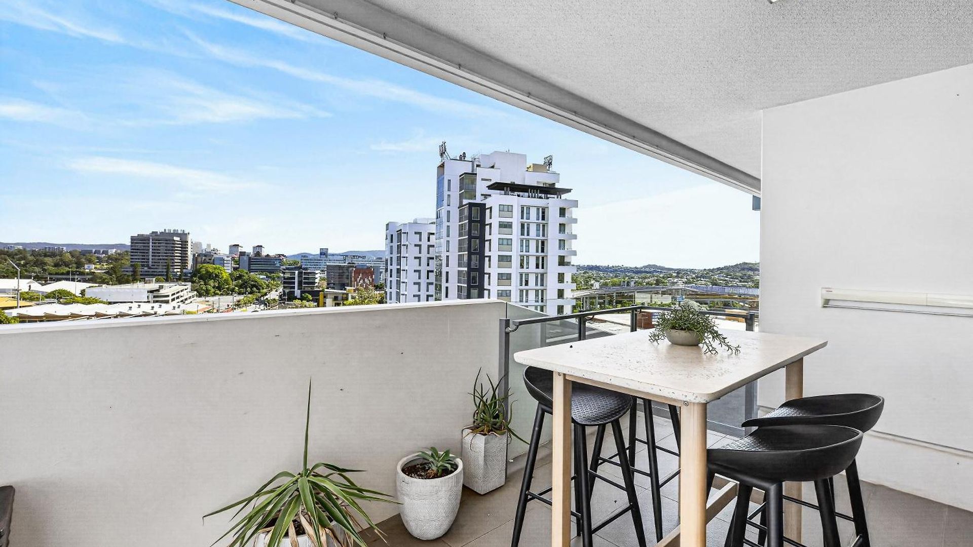 Luxury 2bed2bath With Pool, Parking, Gym And Views Apartment *