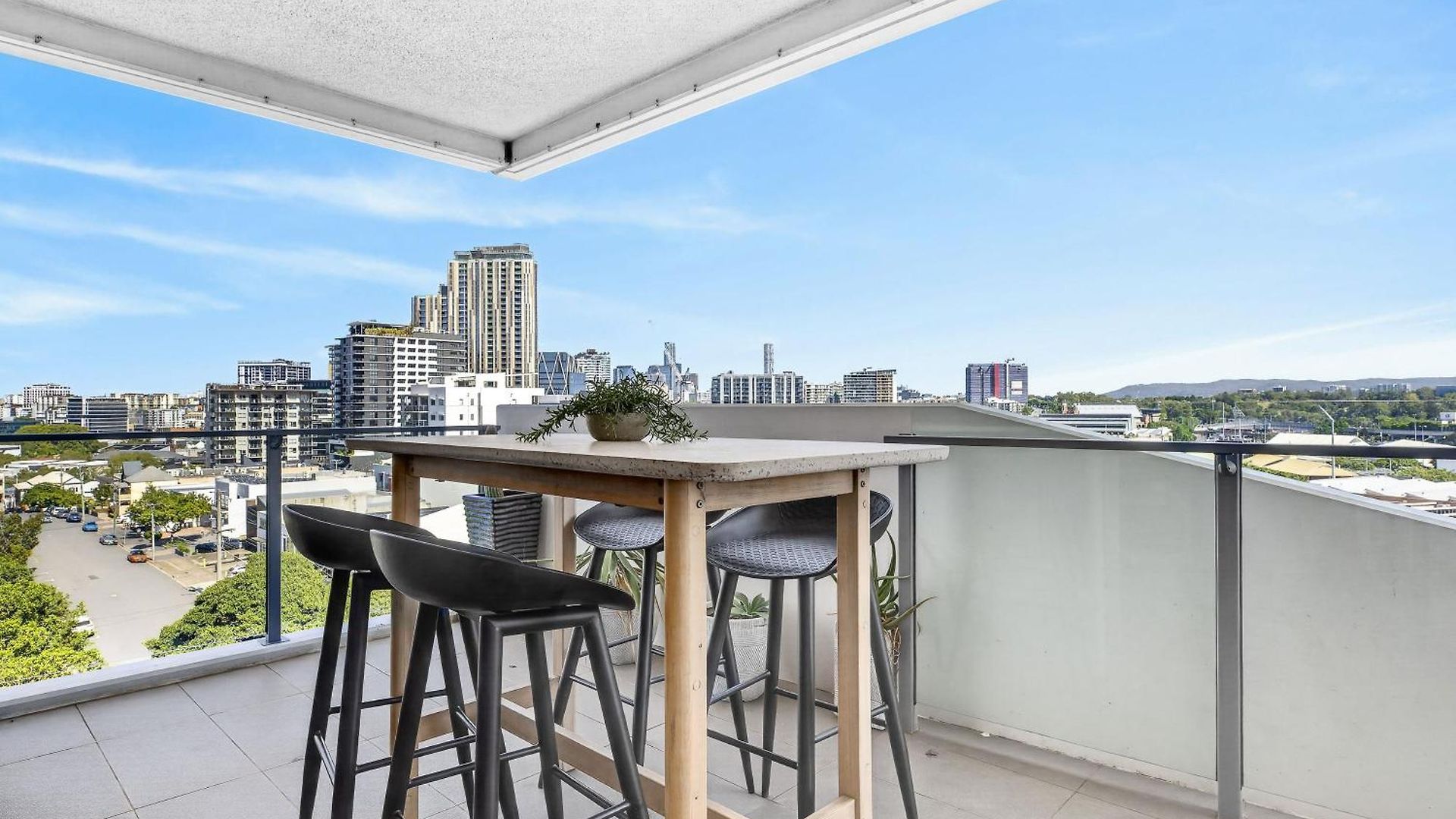 Luxury 2bed2bath With Pool, Parking, Gym And Views *