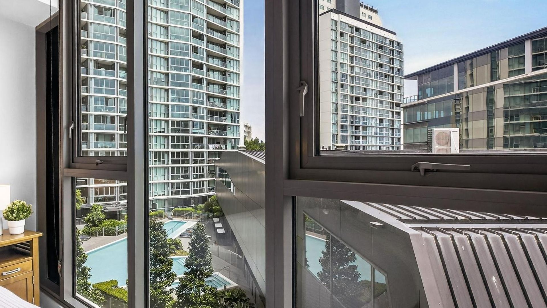Apartment Portside Luxe Retreat 2br Free Parking & Pool Brisbane
