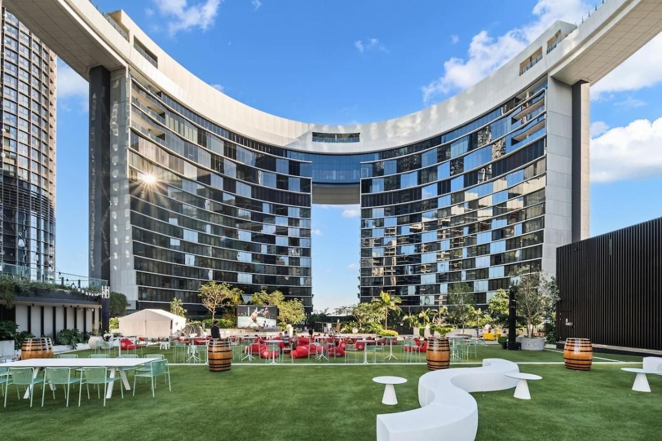 Landmark Queens Wharf 1br Wit Pool Gym And View Brisbane