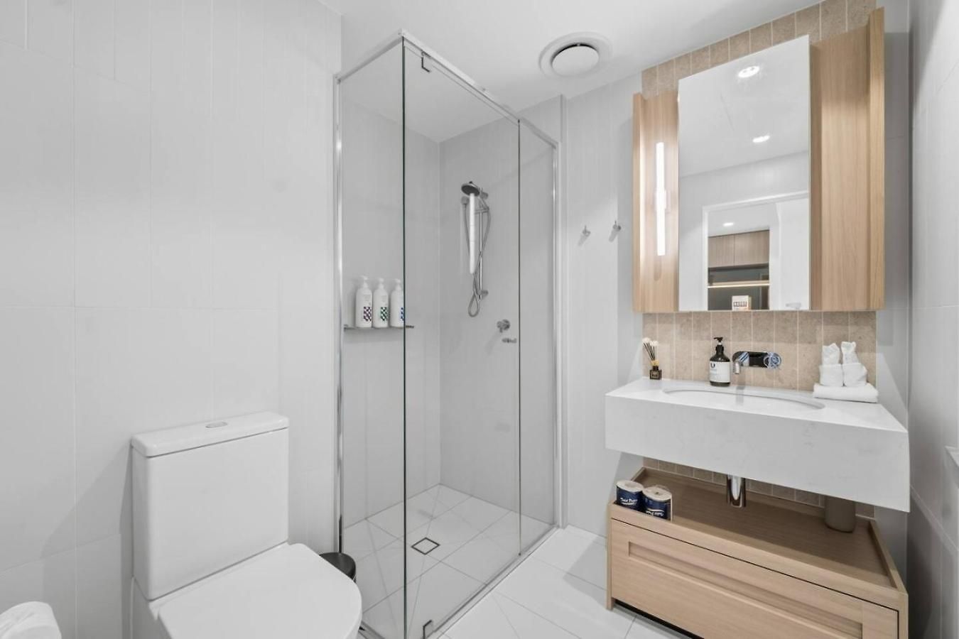 Landmark Queens Wharf 1br Wit Pool Gym And View Apartment *