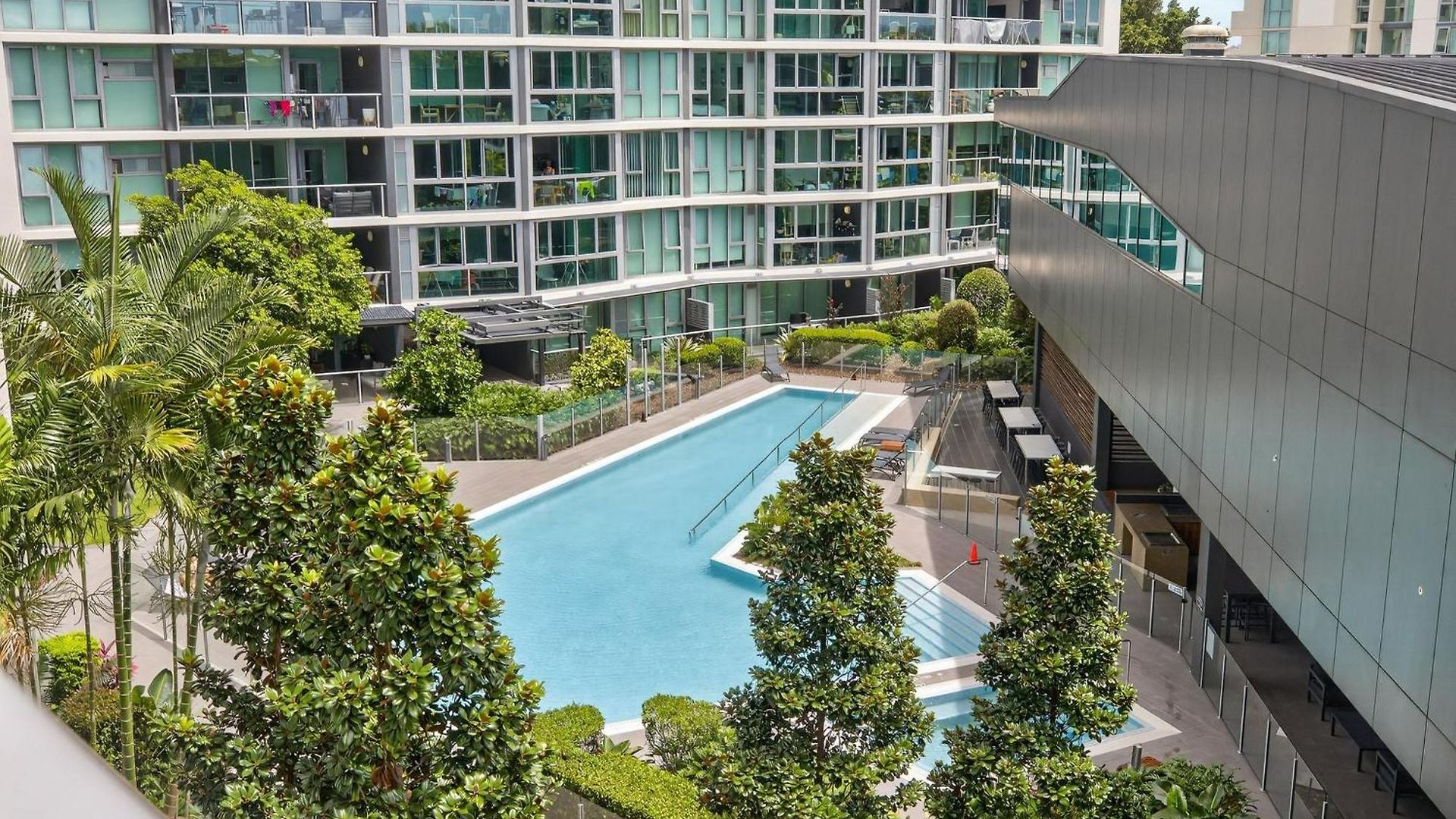 Portside Luxe Retreat 2br Free Parking & Pool * Brisbane