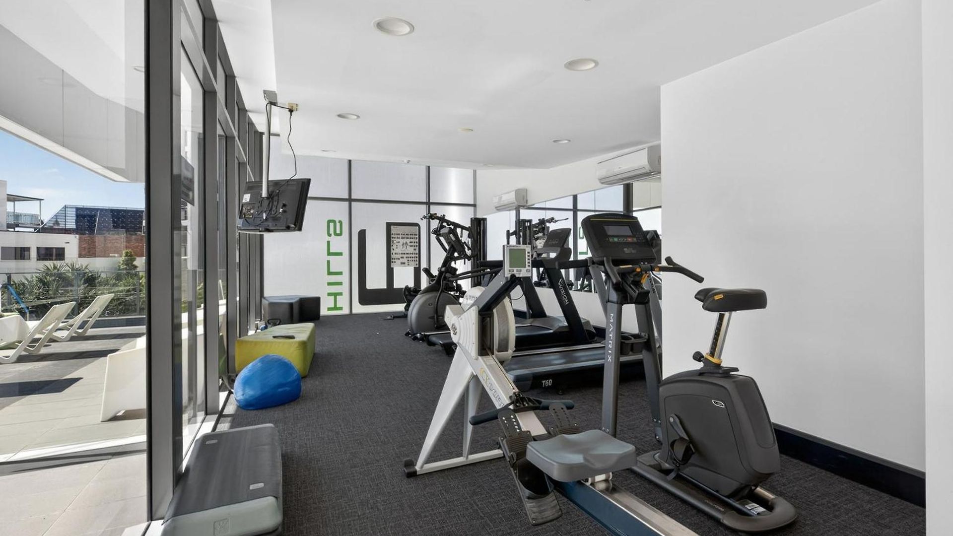 Apartment Luxury 2bed2bath With Pool, Parking, Gym And Views *
