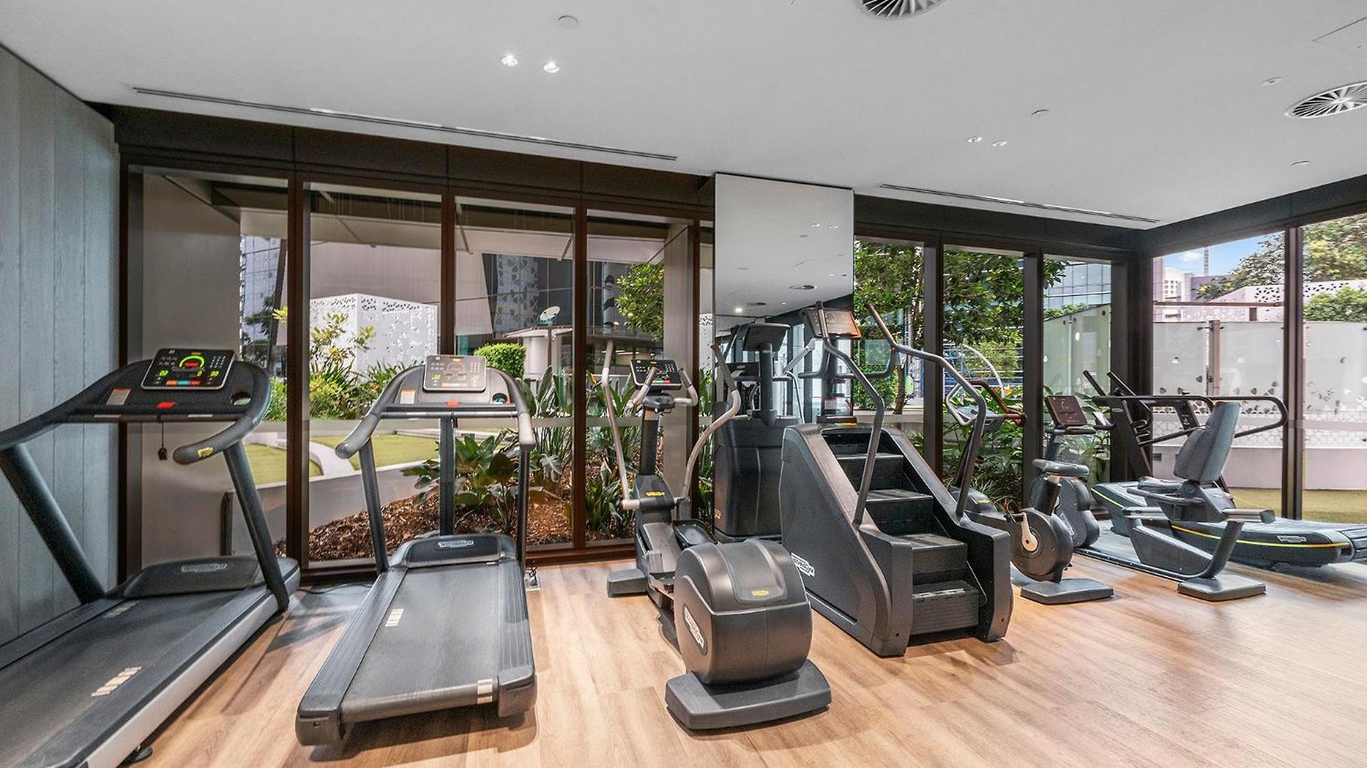 One Sky - Sleep 6 - Pools Cinema Sauna Gym Free Parking
