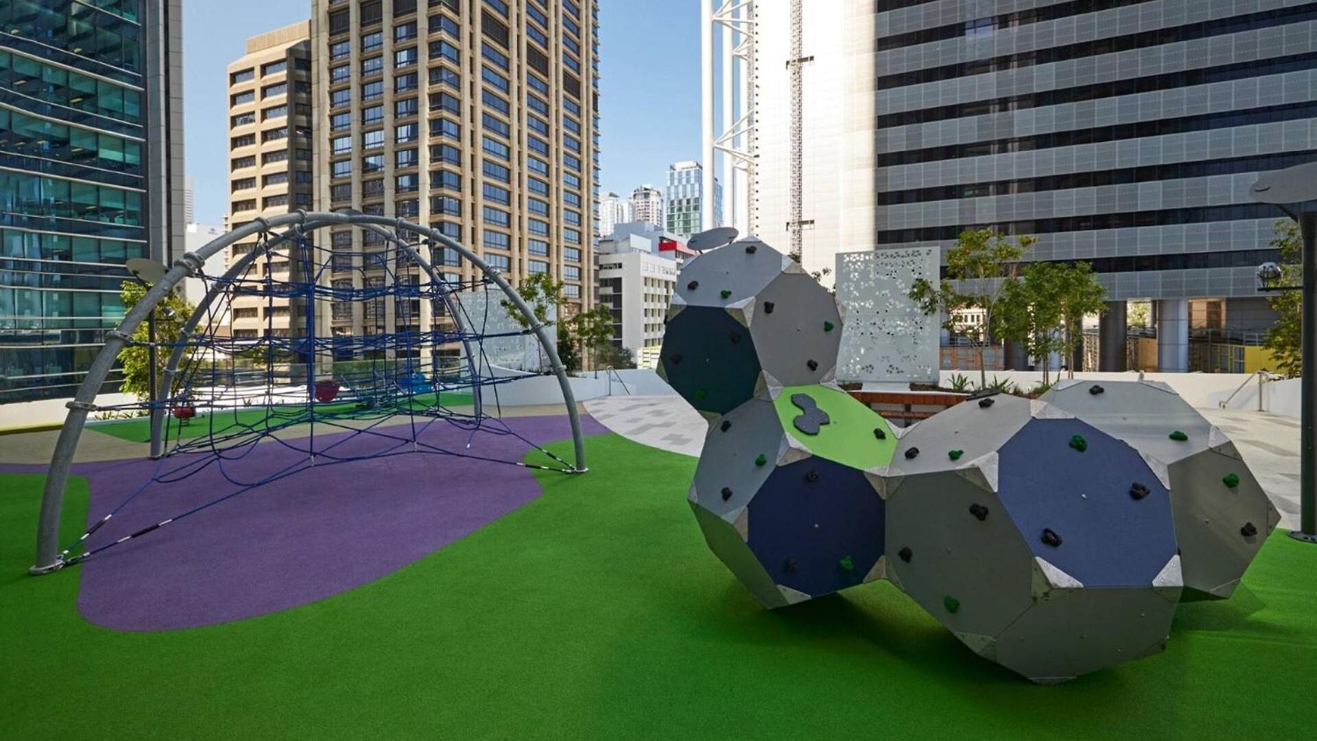 Apartment One Sky - Sleep 6 - Pools Cinema Sauna Gym Free Parking