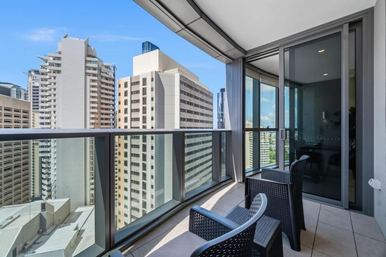 Landmark Queens Wharf 1br Wit Pool Gym And View Apartment