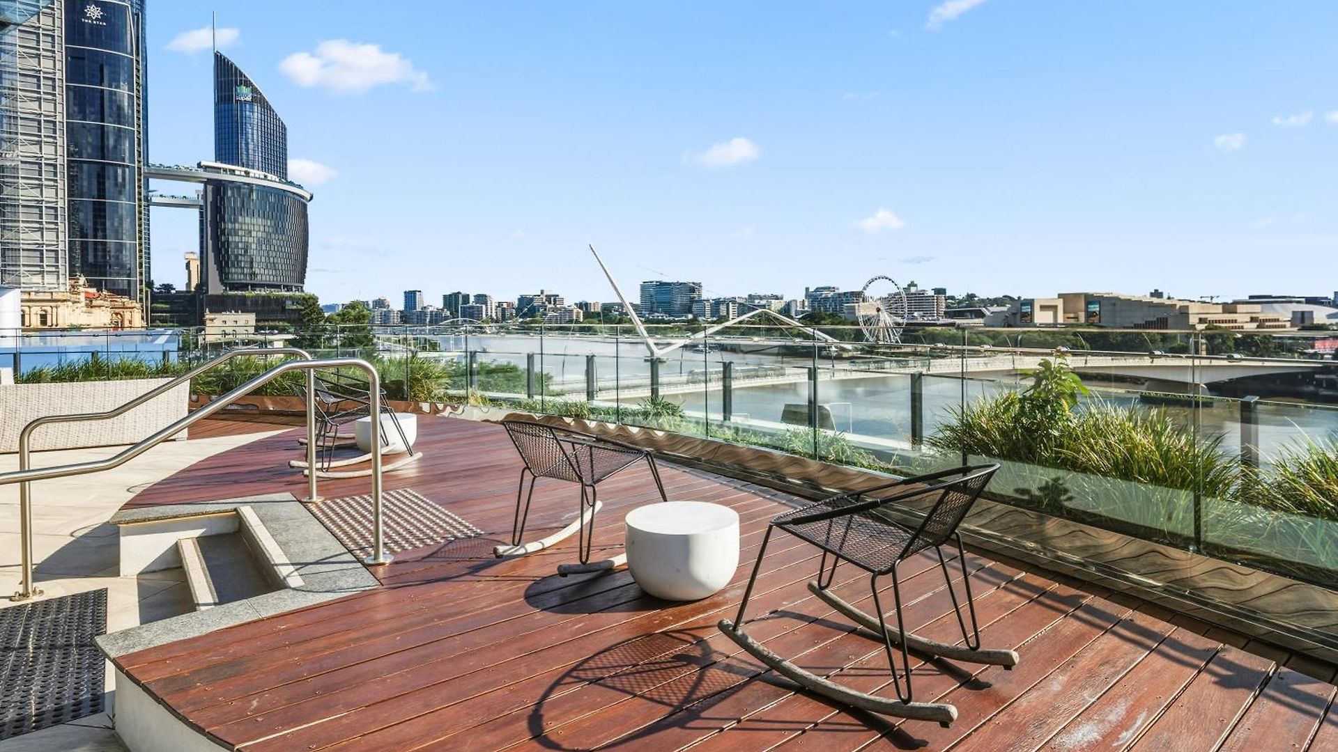 2b2b High Floor With Riverview & Parking Brisbane
