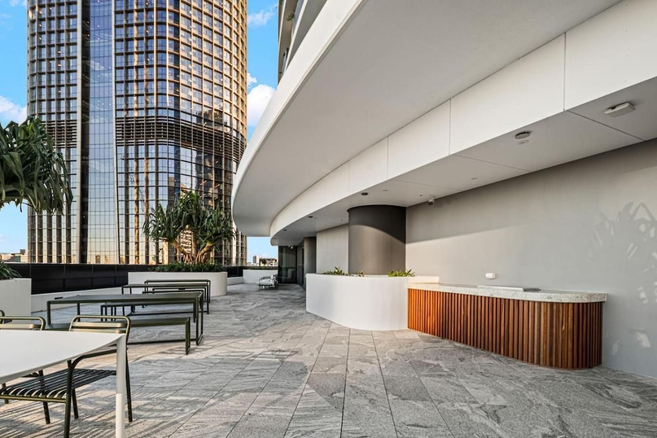 Landmark Queens Wharf 1br Wit Pool Gym And View Brisbane