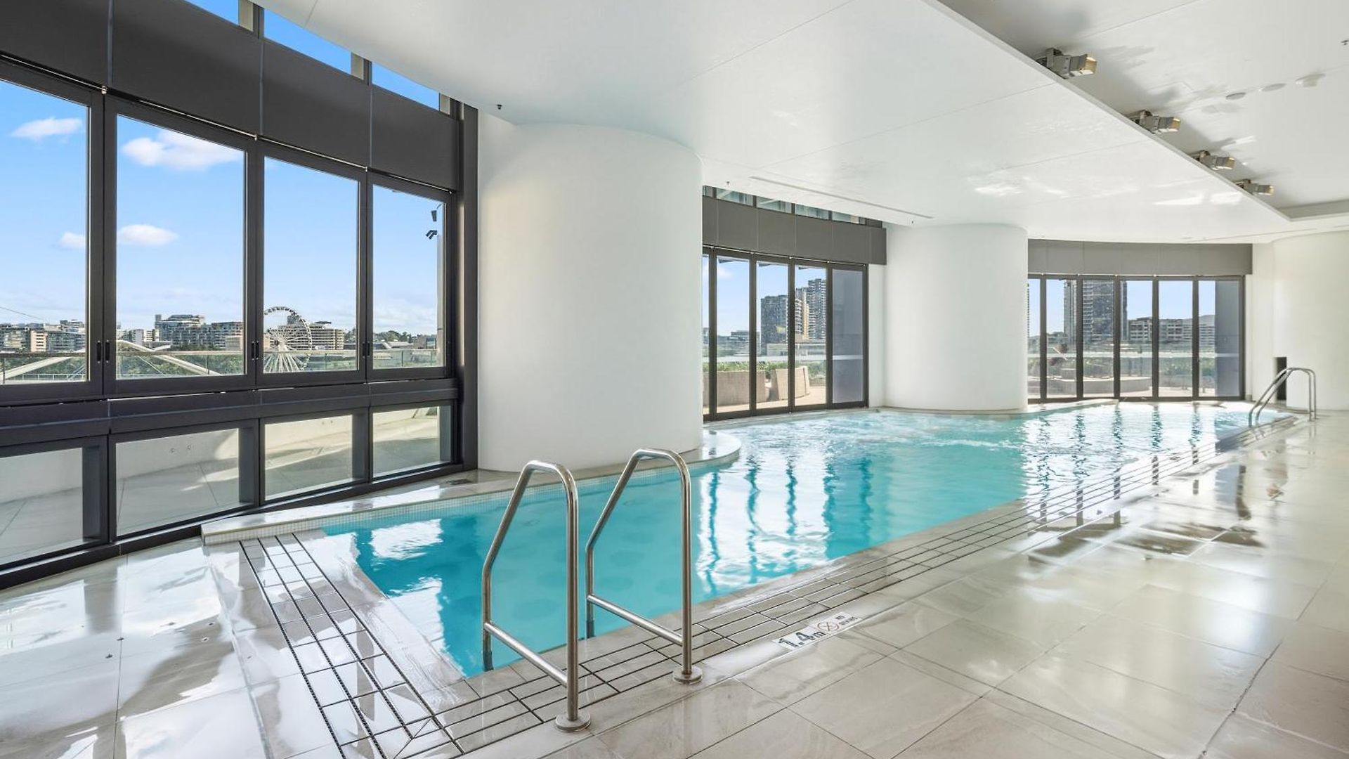 Apartment 2b2b High Floor With Riverview & Parking