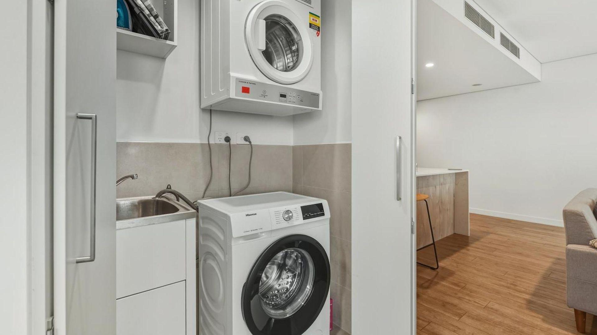 2b2b High Floor With Riverview & Parking Brisbane