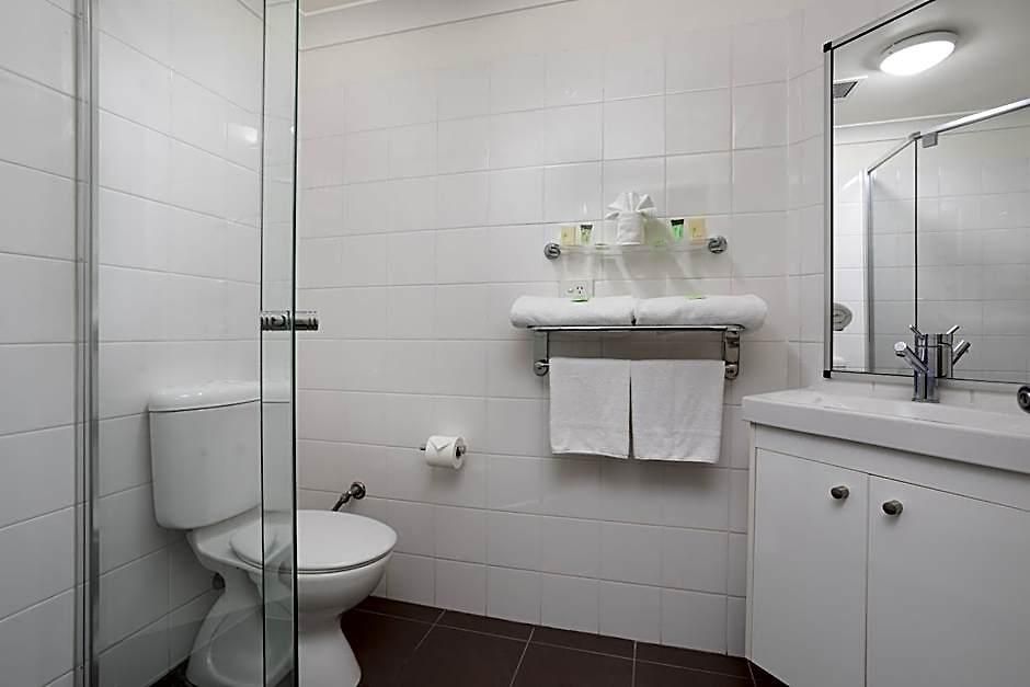 George Brisbane, Independent Collection By Evt 4*