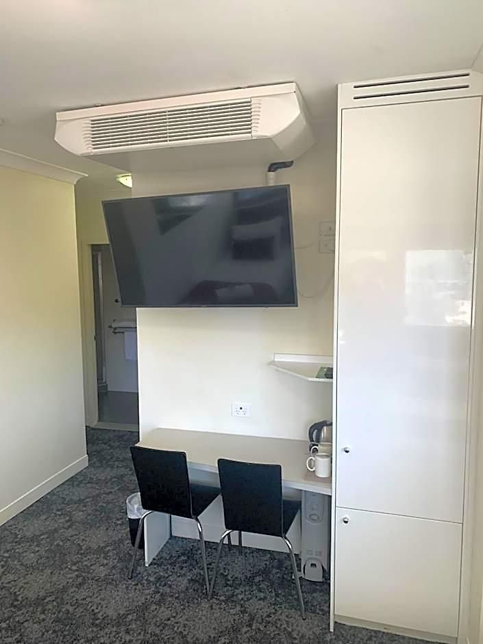 George Brisbane, Independent Collection By Evt Hotel Brisbane