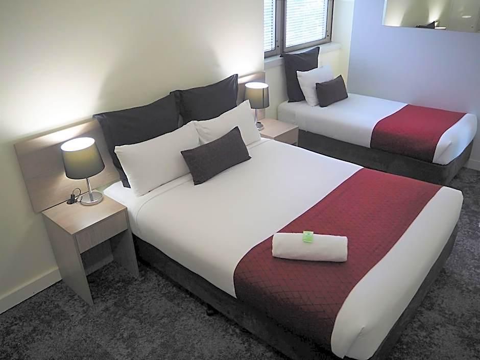 George Brisbane, Independent Collection By Evt 4* Brisbane