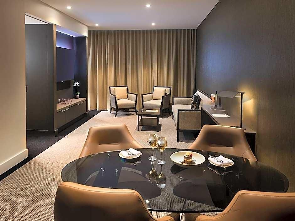 Pullman Airport Hotel 5*