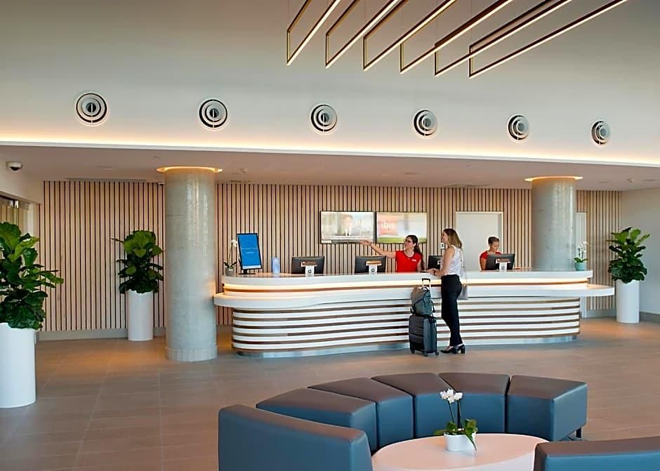 Hotel Ibis Airport 3*