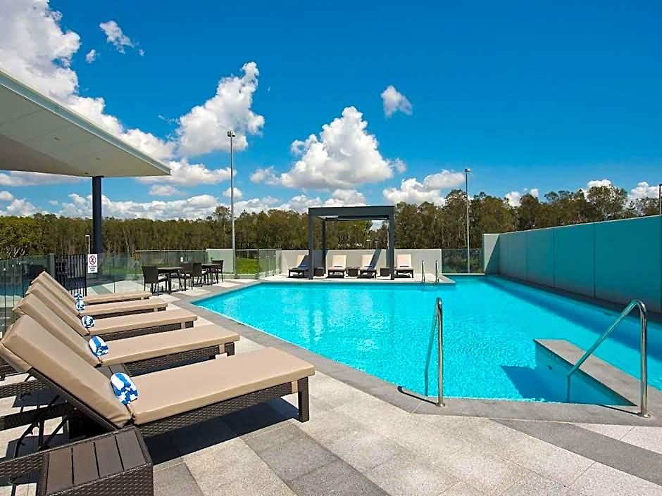 Pullman Airport Hotel 5*