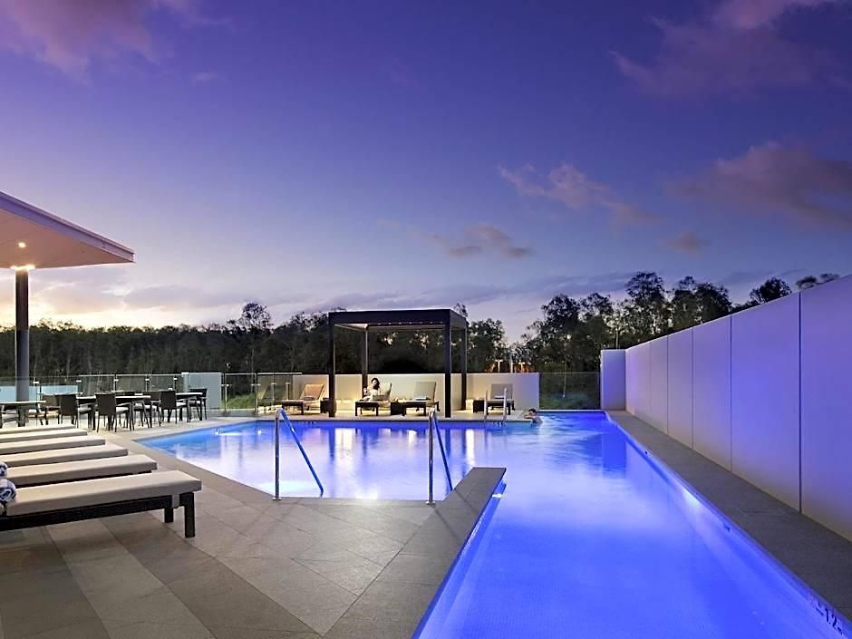 Pullman Airport Hotel 5*