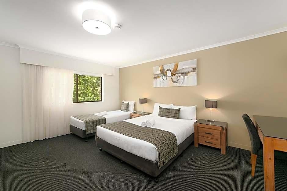 Mt Ommaney Aparthotel 3*