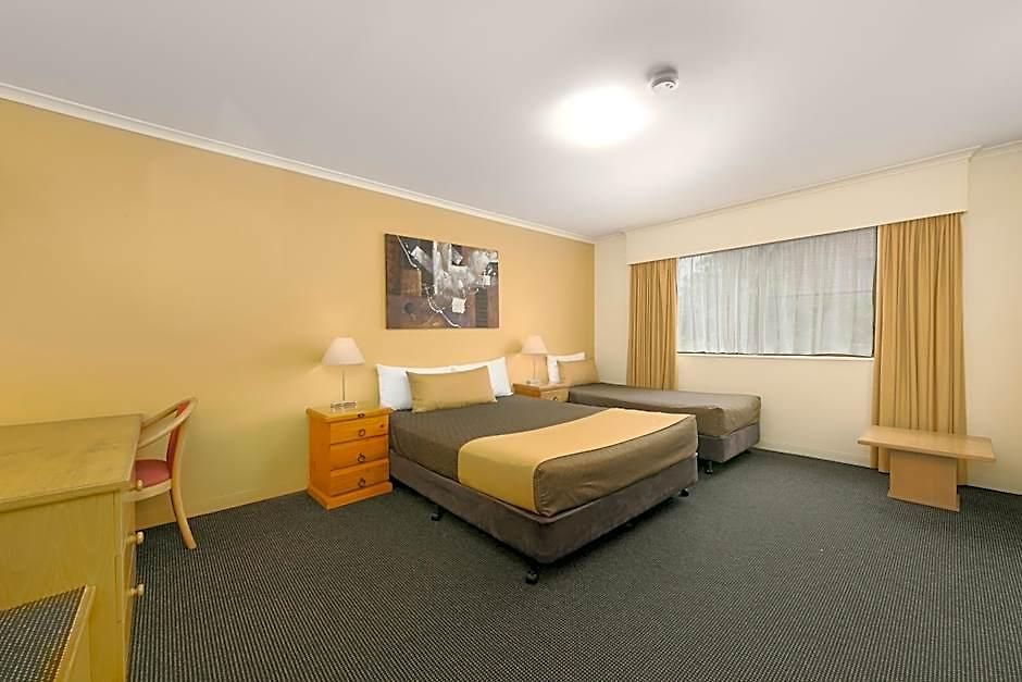 Mt Ommaney Aparthotel