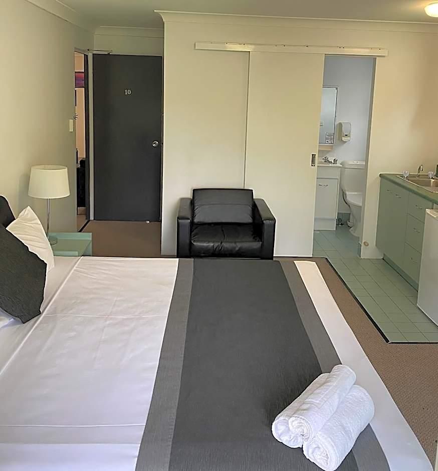Chermside Court Motel 4*